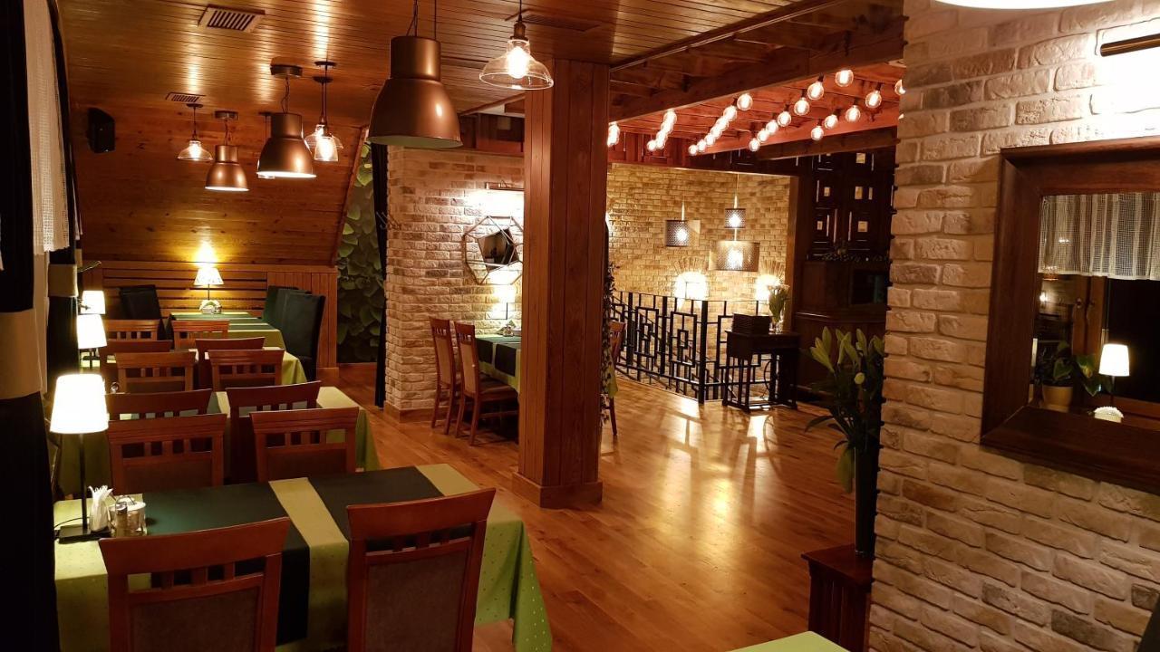 Zajazd Gniewko Mala Karczma Exterior foto