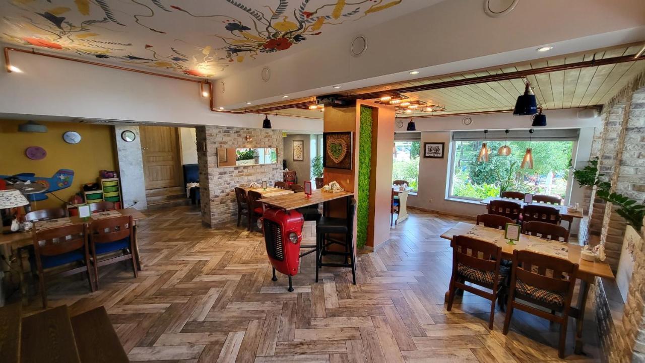 Zajazd Gniewko Mala Karczma Exterior foto